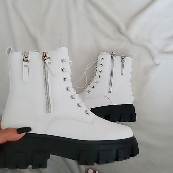Just In 🖤 Valeska Military White boots - Picture 2 of 7